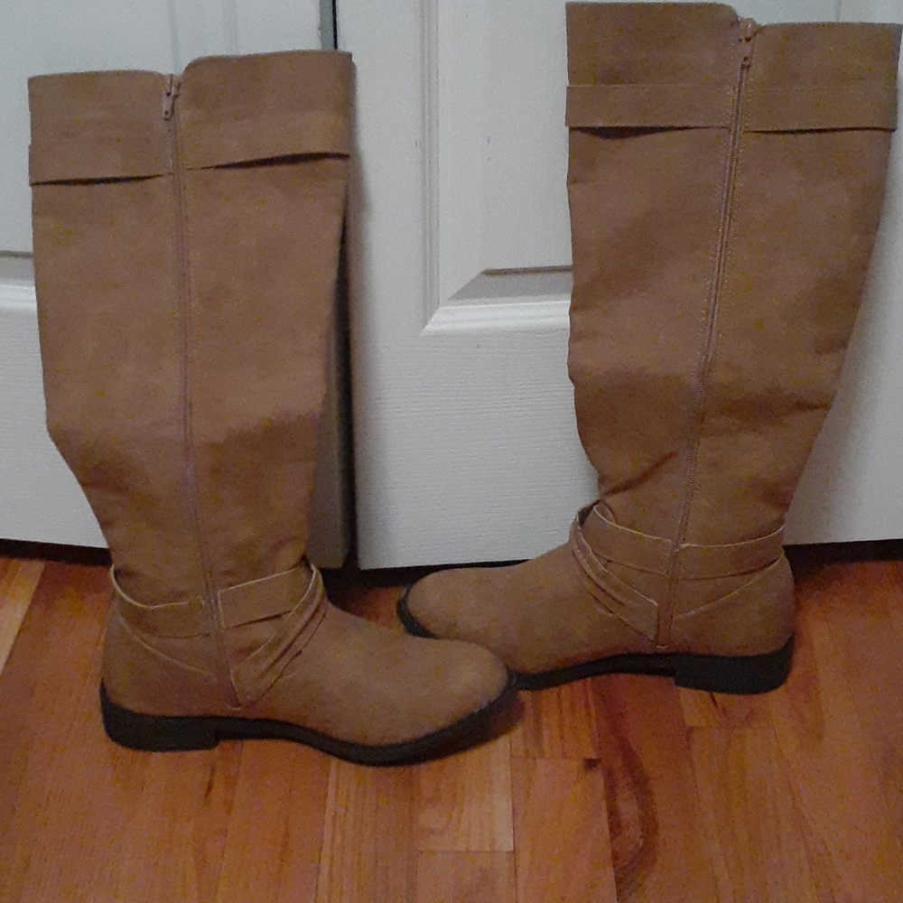 Boots - Picture 4 of 4